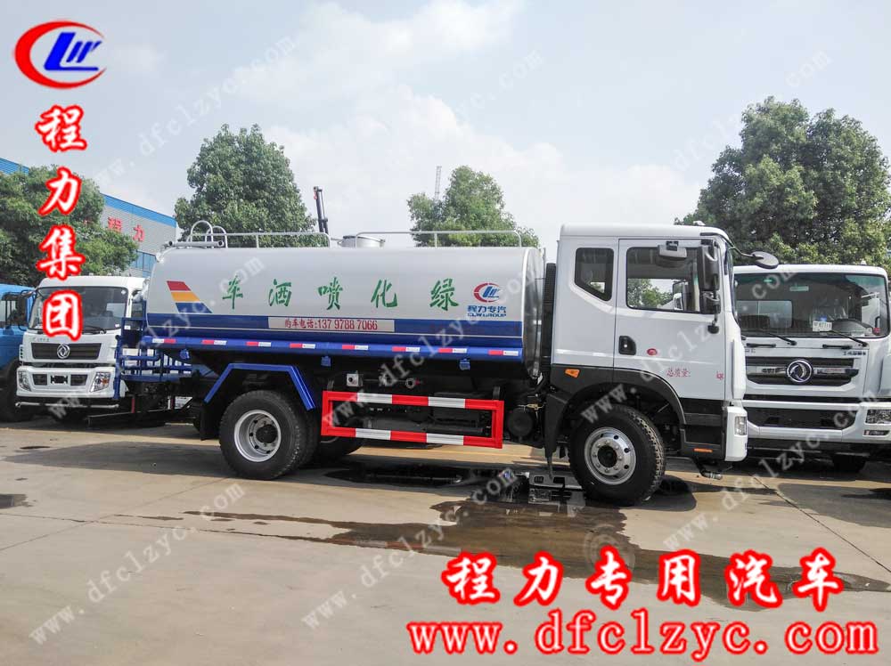 湖北程力集团生产的东风D9洒水车