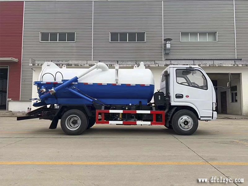 湖北程力集团4方东风小多利卡吸污车