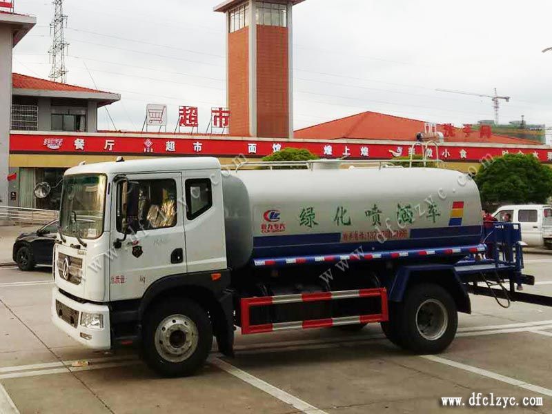 上图为东风D9多功能绿化喷洒车